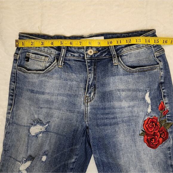 Kancan Embroidered Floral Frayed Distressed Cropped Jeans, Size 5 / Size 26 - Picture 10 of 15